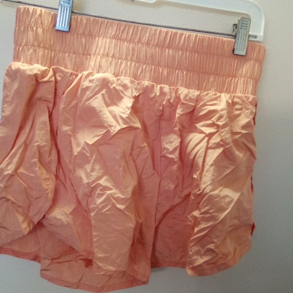 THE SPORTY SHORTS NEW SIZE SMALL - Picture 7 of 8